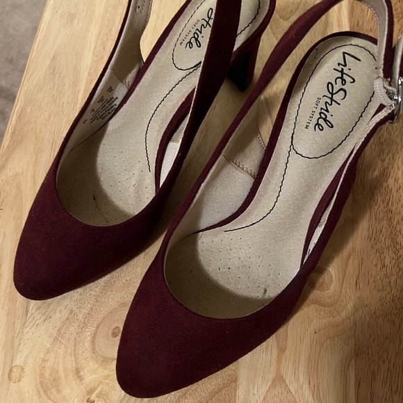 Life Stride Burgundy Heels - Picture 4 of 7